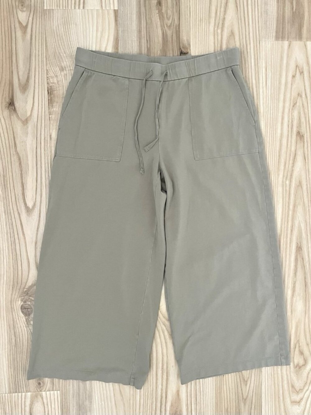 EILEEN FISHER Wide Leg Cropped Pull On Pants Pockets Sage Green size Medium
